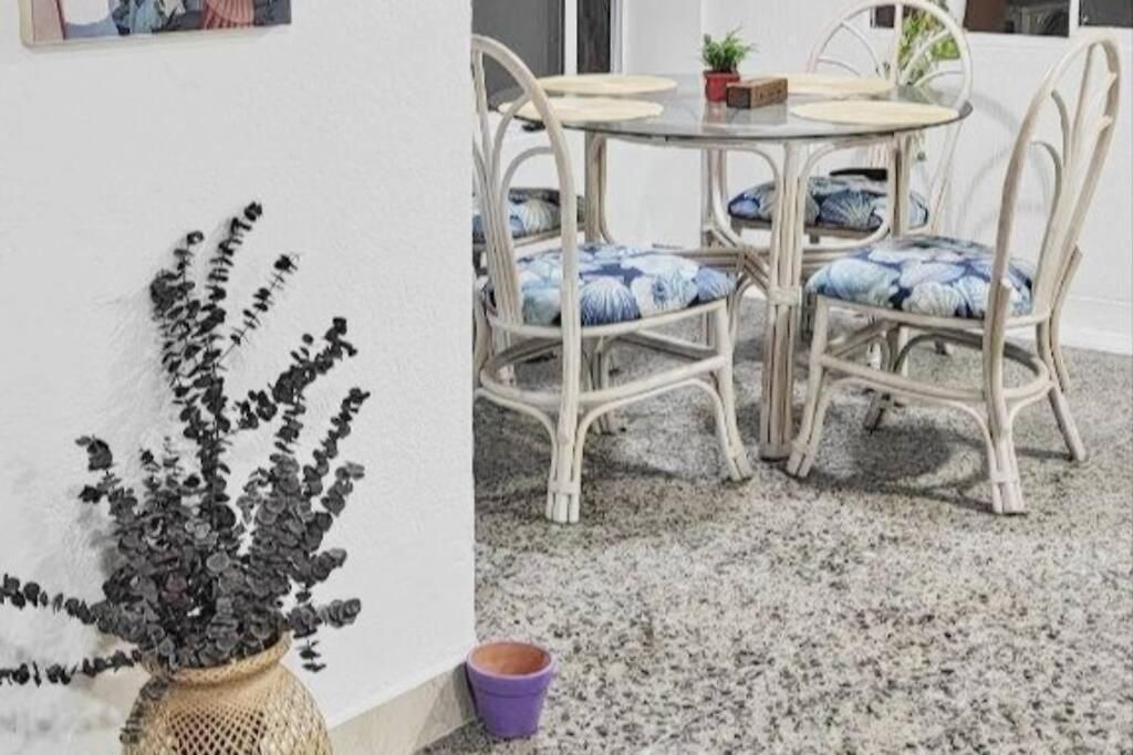 Encantador Apartamento Frente Al Mar En *